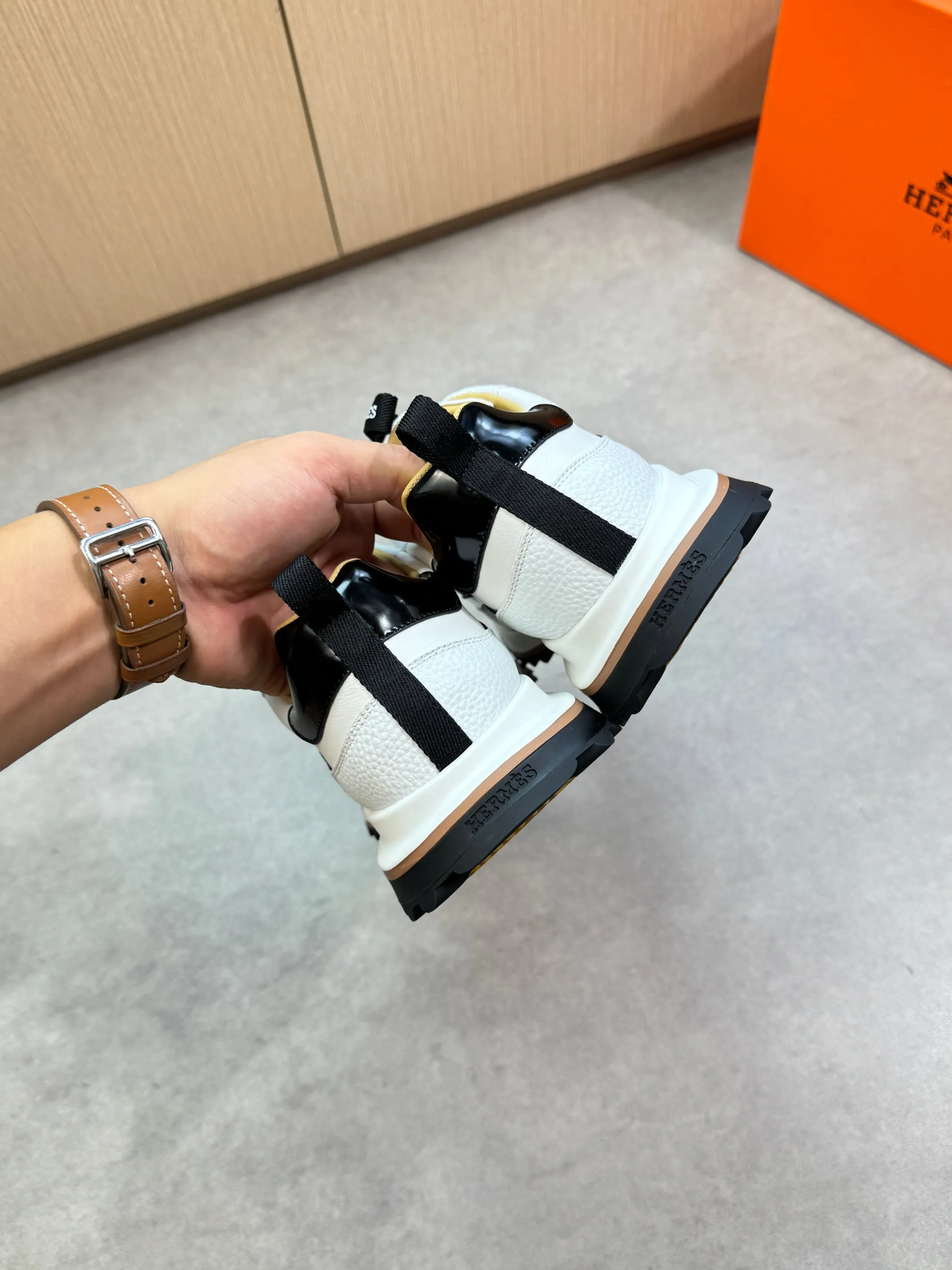 Men's shoes 💰800 [HERMES] Hermès - High-end quality original order·Casual sports shoes - Upper: 🔝 pebbled calfskin, Nappa calfskin, shoe body sewn with contrasting edge color, tongue, heel, brand logo webbing - Inner: water-dyed cowhide - Outsole: ultra-light T men's shoes 💰R·Rubber; two-color molded outsole -Ultra-high quality control·Fine workmanship: highlighted (high-end·nobility·grade) -Size: 39-44 (38, 45, can be customized)·H0118
